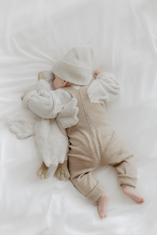 benuu® Premium Baby Set aus Merinowolle – Cardigan, Latzhose, Booties & Beanie (0–12 Monate) – Bild 2