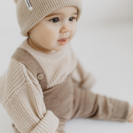 benuu® Baby Latzhose aus Merinowolle – Mitwachsender Strick-Overall (0–12 Monate) – Bild 2