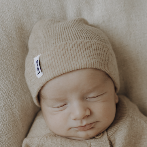 benuu® Newborn Geschenk-Set aus Merinowolle – Mütze & Booties für Neugeborene – Bild 3