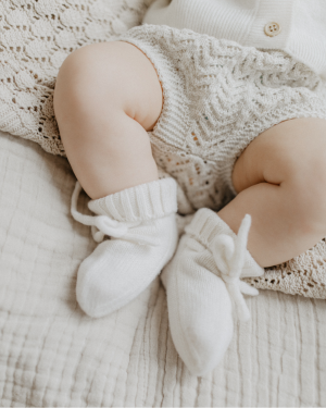 Alternative view of MERINO BOOTIES LATTE<br> (0–12 MONATE)