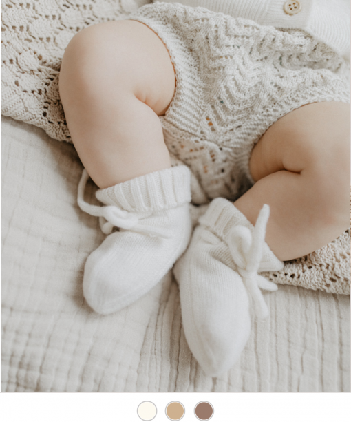 benuu® Premium Baby Set aus Merinowolle – Cardigan, Latzhose, Booties & Beanie (0–12 Monate) – Bild 5