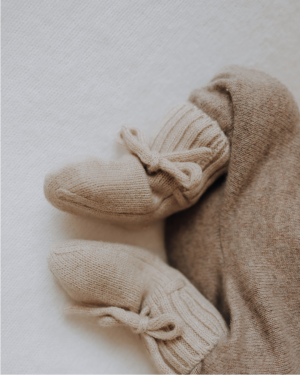 Alternative view of MERINO BOOTIES CAPPU<br> (0–12 MONATE)