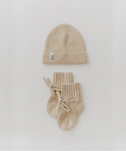 benuu® Newborn Geschenk-Set aus Merinowolle – Mütze & Booties für Neugeborene