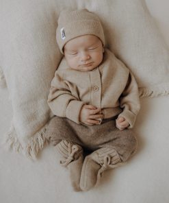 benuu® Premium Baby Set aus Merinowolle – Cardigan, Latzhose, Booties & Beanie (0–12 Monate)